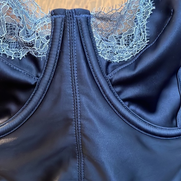 VS Corset Bra - Picture 3 of 9